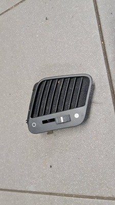 Решітка обдув audi a8 d2 права 4b0819794b фото №1