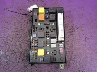 Opel astra h iii 04-07 коробка запобіжників 13191129ff фото №1