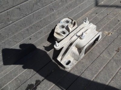 Ford ka+ 2018 1,2 кронштейн подушка коробки передач оригінал фото №1