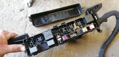 Kia carnival ii 06- 2.9 crdi корпус предохранителей фото №1