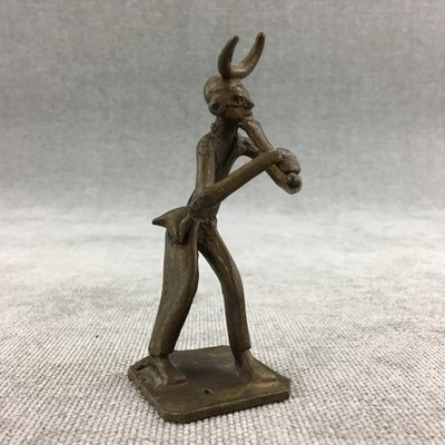 Figura 4x5x10 cm