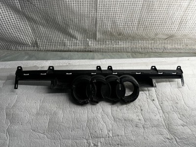 Audi q7 кронштейн решётка радиатора фото №1