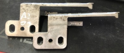 Audi a2 fsi 02 петля зачіп капот правий 8z0823404 фото №1