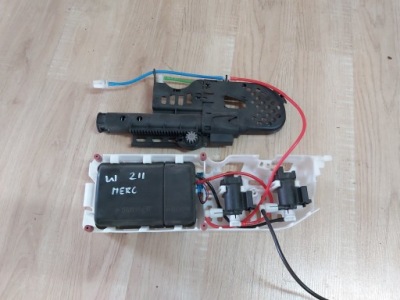 Mercedes w 211 помпа сиденье nr 2118000248 фото №1