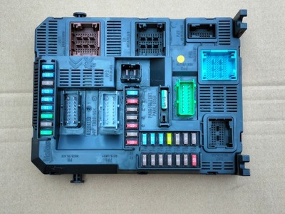 Peugeot 2008 коробка запобіжників модуль bsi фото №1