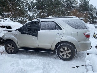 TOYOTA FORTUNER 2009 AÑO DE PUERTA  