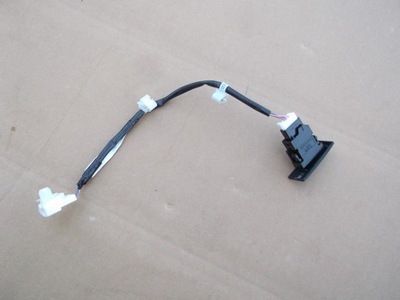 Toyota prius iv 15- кнопка світла аварійних фото №1