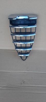 Решітка радіатора решітка радіатора alfa romeo 147 2000-2004 46556597 оригінал фото №1