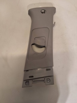 Kia sportage iv захист обшивка стійка середнього права 85833-f1000 фото №1