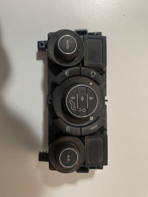 Панель кондиционера peugeot rcz 96718462xt фото №1