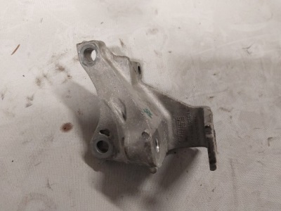 Кронштейн підпора двигуна коробки передач renault scenic iv 1.3 tce 113320979r фото №1