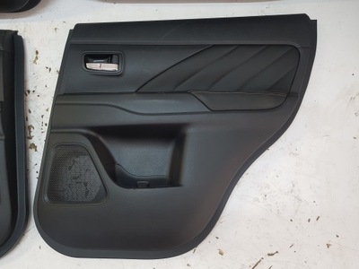 Outlander iii lift обшивка оббивка двері задня фото №1