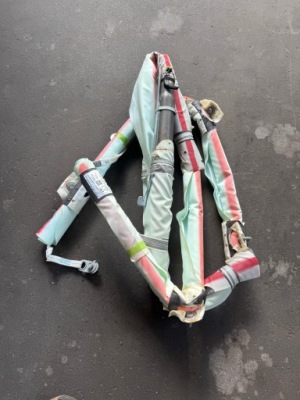 Jeep grand cherokee wk2 шторка безопасности правая оригинал 68250174ag фото №1