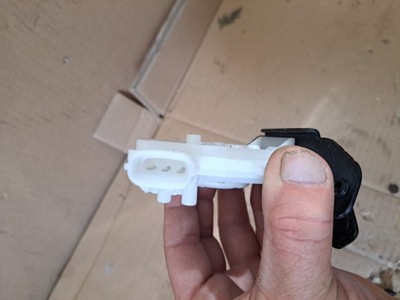 Замок засувка кришки задній toyota auris ii фото №1