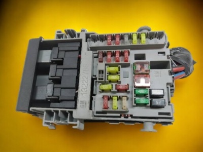 Коробка предохранителей 13222786 opel insignia i 2008-2017 a фото №1