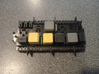 Коробка запобіжників mercedes фото №1