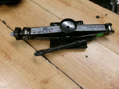 Peugeot 2008 i домкрат подъемник автомобиля фото №1