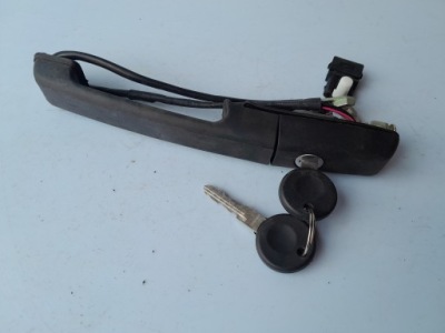 Ручка левая замок вкладка ключ seat toledo 98- фото №1