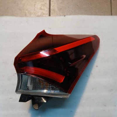 Toyota auris ii hb правая сторона фото №1