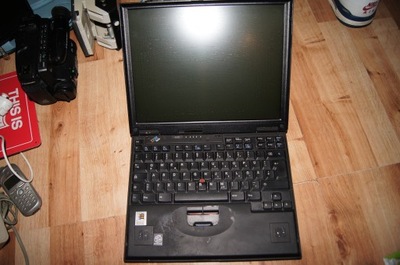 stary komputer laptop IBM thinkpad 600E