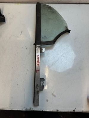 Smart fortwo i --- скло трикутне передня ліва фото №1