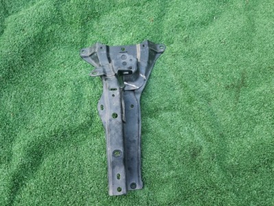 Кронштейн поперечина кронштейн замка toyota hilux viii 8 16r- фото №1