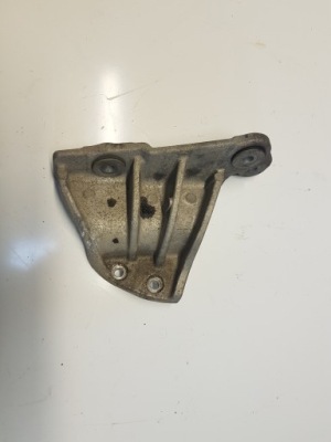 Maserati levante подушка кронштейн кронштейн 670034567 фото №1