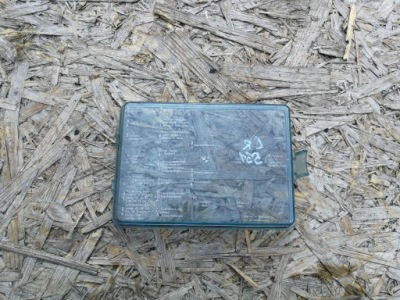 Кришка балончик запобіжників bmw e28 фото №1