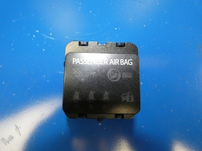 Toyota auris ii e18 кнопка индикатор ремней фото №1