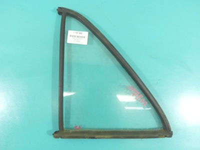 Стекло дверь задний  левая треугольное mercedes w123 sedan фото №1