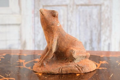 Żeliwna stara figura - żaba na szczęście żabka