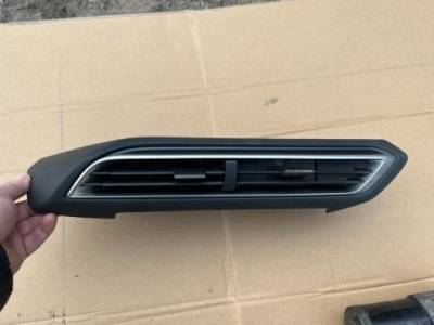 Решітка обдув середня peugeot 3008 ii 5008 ii фото №1