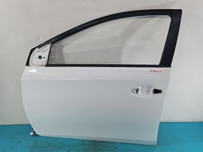 Двері перед ліва toyota auris ii kombi білий 040 фото №1