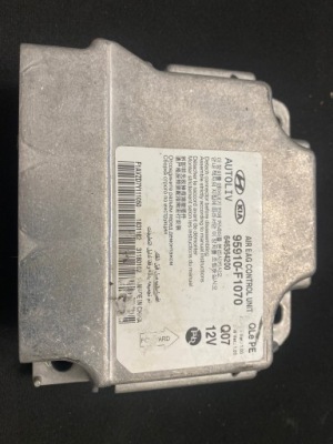 Датчик подушка безпеки kia sportage iv оригінальний номер 95910-f1070 фото №1