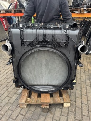 Радіатор комплект води інтеркулер mercedes actros mp4 2018r a9615000900 фото №1