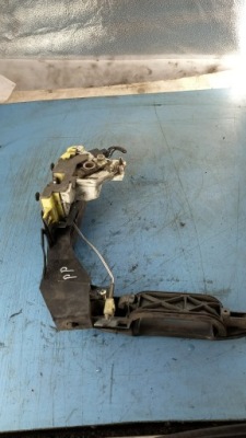 Замок правий перед ford focus 1.8b 98r фото №1