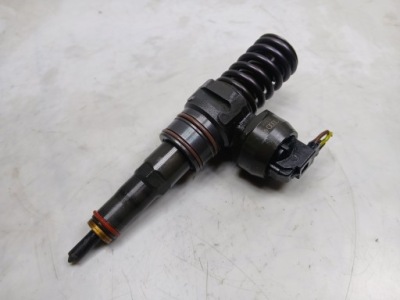 Инжектор насос-форсунка vw passat b6 2.0 tdi 038130073bq фото №1