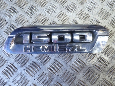 DEFLECTOR DE CAPO INSCRIPCIÓN EMBLEMA HEMI CROMO DODGE RAM V 19-  