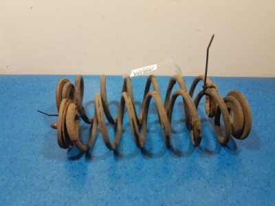 Vw v 1.9 tdi golf v 03-09 hb пружини задня фото №1