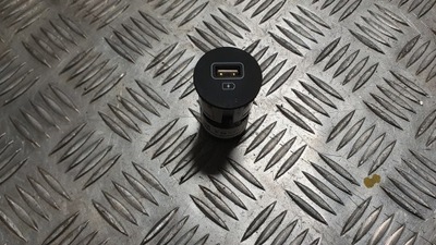 Port usb заряджання hyundai i20 iii 20- фото №1