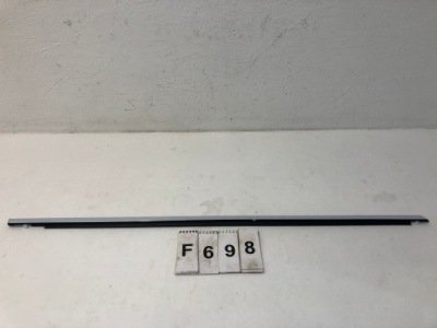 Volvo v90 v90cc молдинг оздоблювальна правий перед фото №1