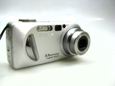 SONY CyberShot DSC-P8 3,2MPIX - aparat cyfrowy