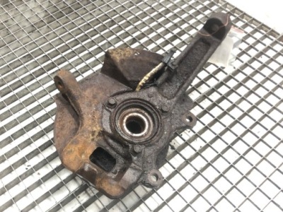 Поворотний кулак правий перед ford expedition i 4.6 235km ступиця 96-02 фото №1