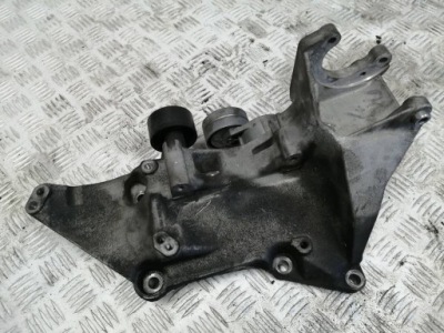 Кронштейн кронштейн генератора renault megane 3 2.0 16v 8200689751 фото №1