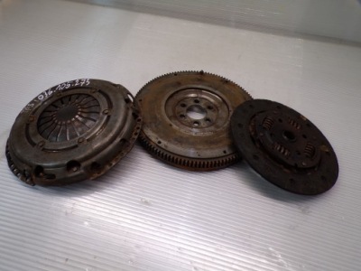 Сцепление диск прижим комплект audi a1 8x golf 1.2 tsi 036105273 фото №1