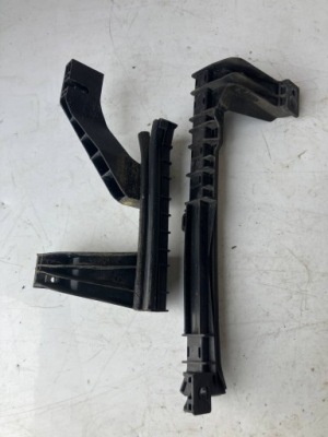 Напрямні скло двері правий задня c4 picasso ii 9805139380 9675911480 фото №1