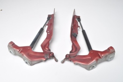 Volvo xc70 ii петля капот 31250185 31250186 фото №1