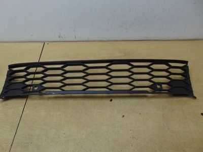 Решітка w бампер середня vw golf viii r-line 5h0853677j фото №1