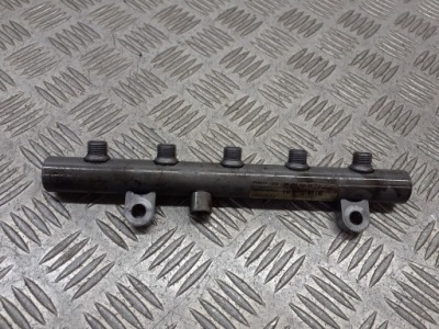 Молдинг впрыскная peugeot 407 2.0 hdi 9645689580 фото №1