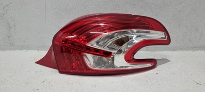 Лампа правий задня задня peugeot 208 i 12-15 фото №1